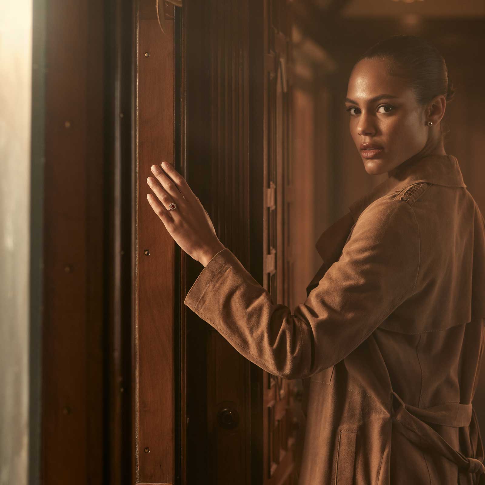 Bague Or blanc 750 ‰ Emeraude et diamants Art Déco – Image 3