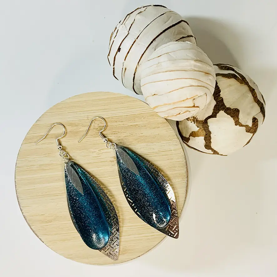 Boucles d’oreilles Feuille et goutte de résine – Image 9