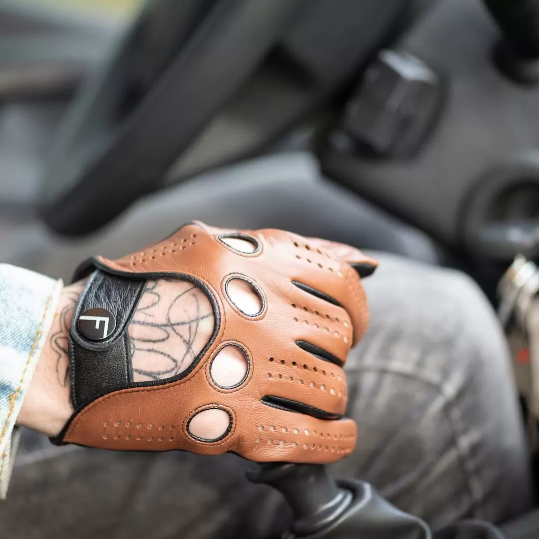 GT (Heren) – Camel Lederen Autohandschoenen met Touchscreen-functie, Cut Out Rug & Knokkelgaten – Image 8