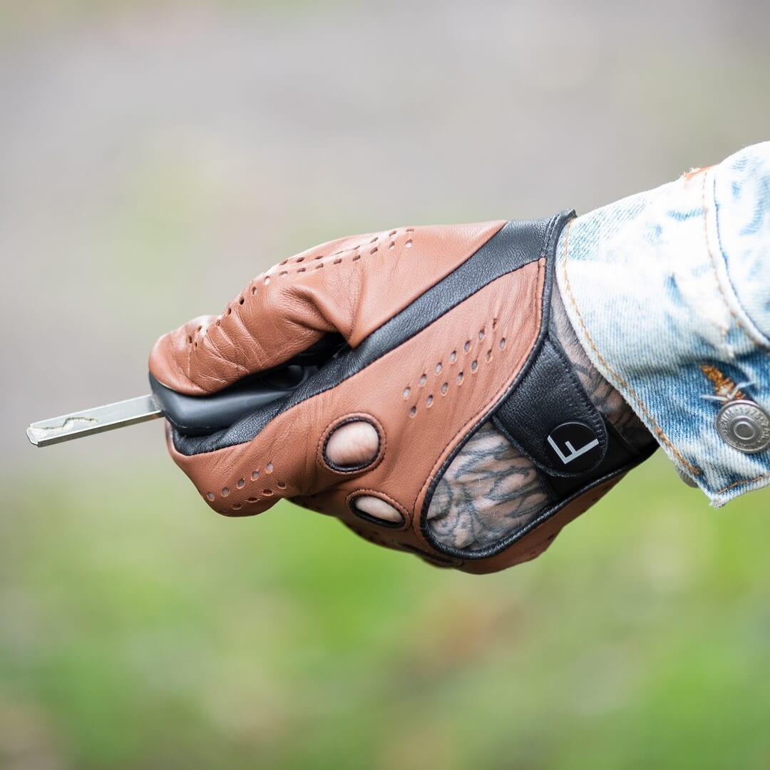 GT (Heren) – Camel Lederen Autohandschoenen met Touchscreen-functie, Cut Out Rug & Knokkelgaten – Image 9