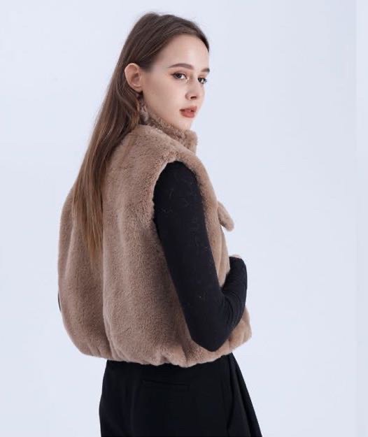 GILET FAUSSE FOURRURE SANS MANCHES MODELE TALI (5 couleurs ) – Image 4