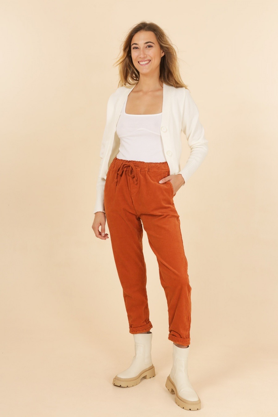 PANTALON NAIS VELOURS COTELE AVEC REVERS BRODE ,EN COTON