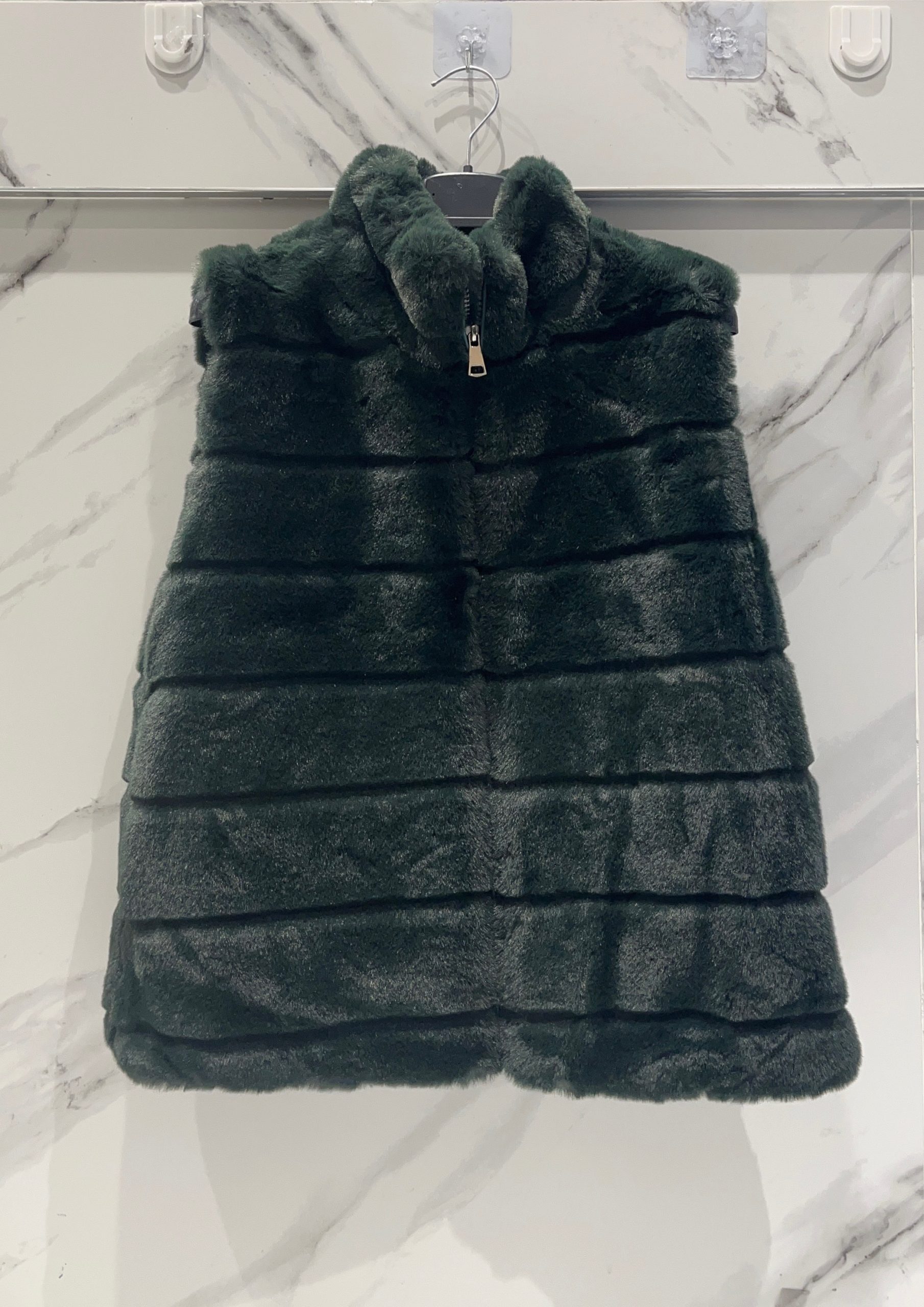 GILET FAUSSE FOURRURE SANS MANCHES ( 23 coloris ) NUMERO 1 DE VENTE – Image 9