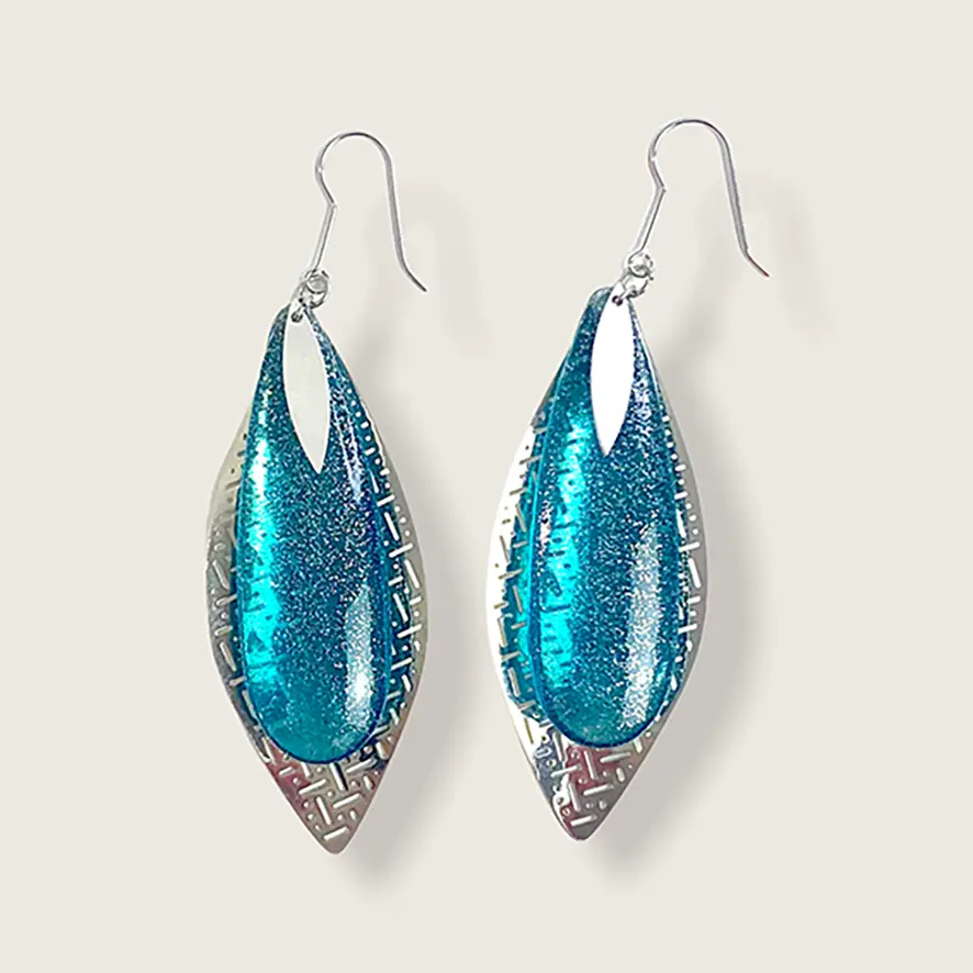 Boucles d’oreilles Feuille et goutte de résine – Image 4