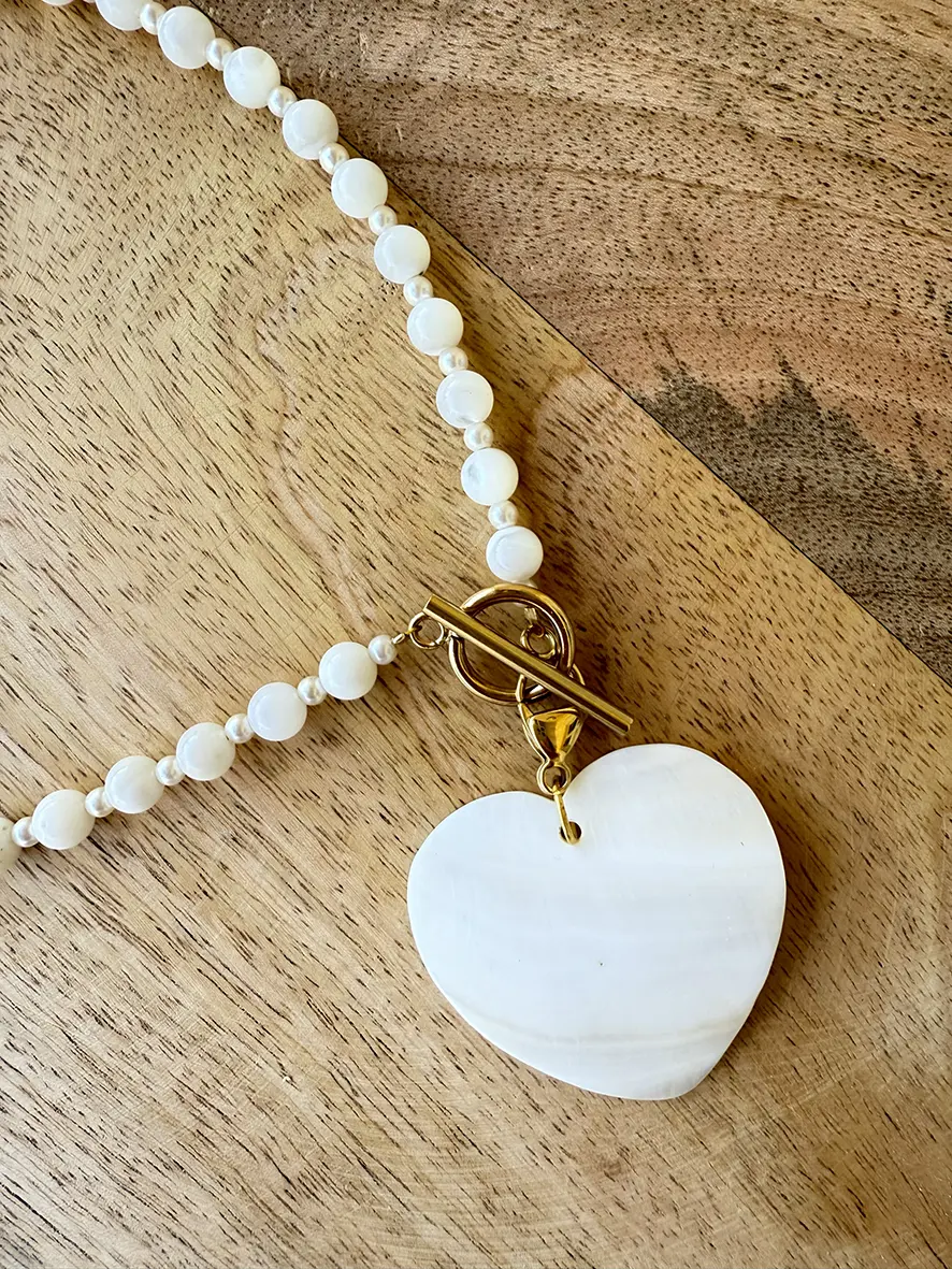 Collier nacre au grand coeur – Image 3