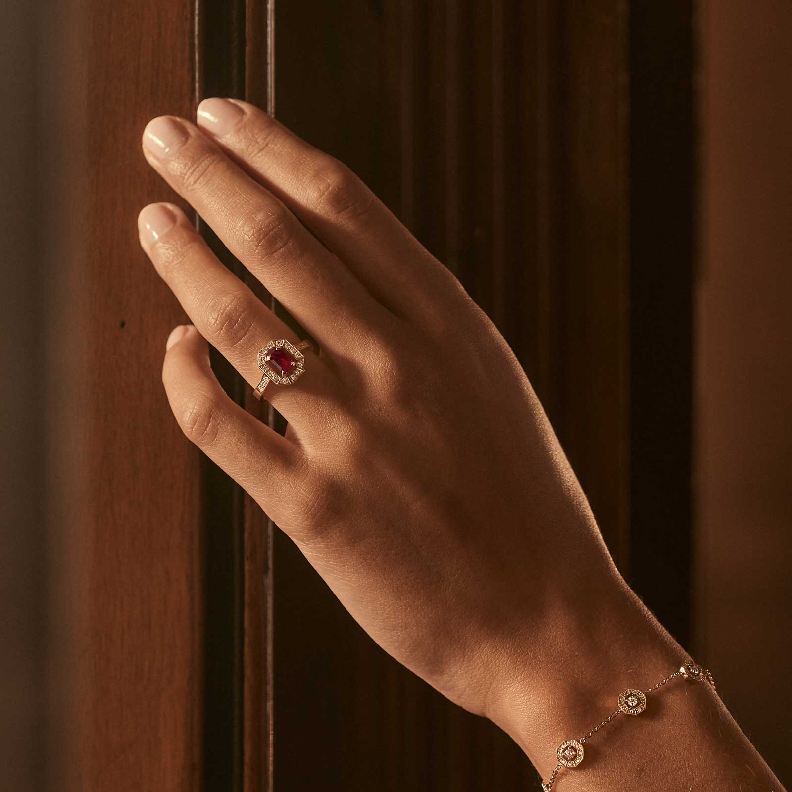 Bague Or blanc 750 ‰ Emeraude et diamants Art Déco – Image 2