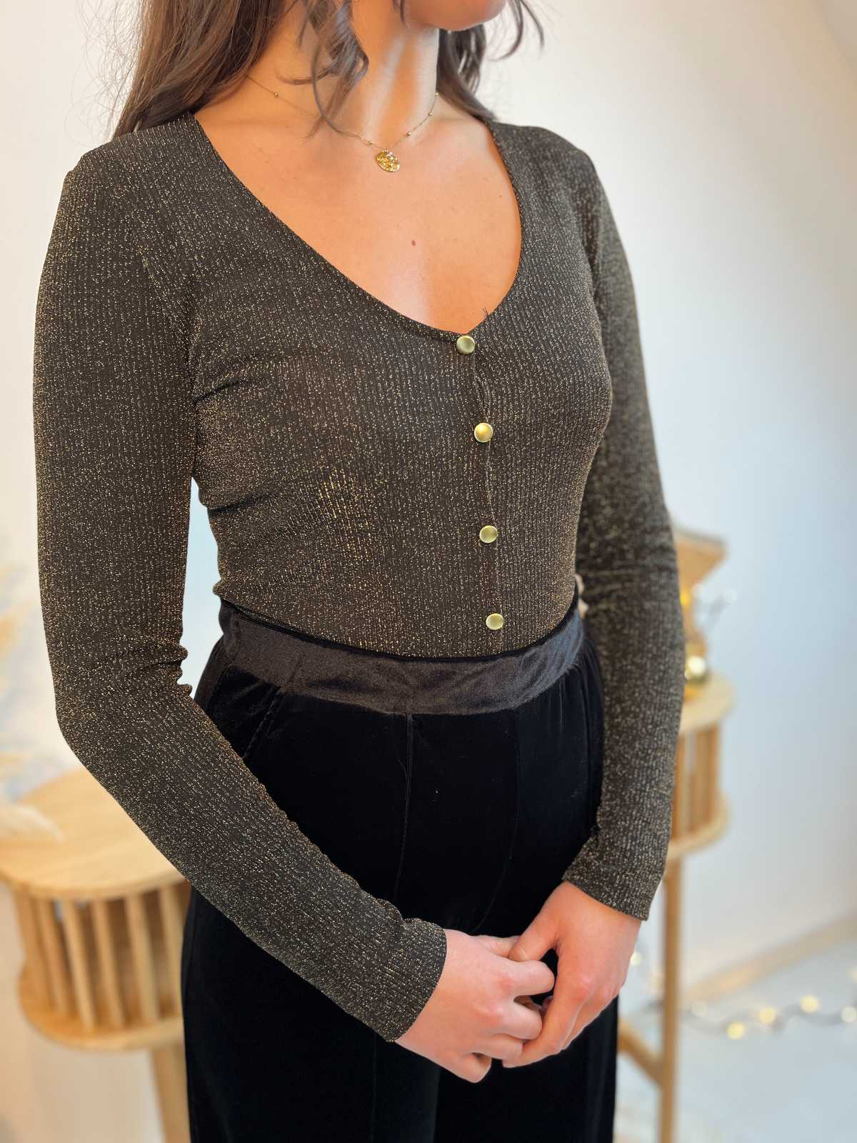 TOP PAILLETTE BOUTONS DORES – Image 3